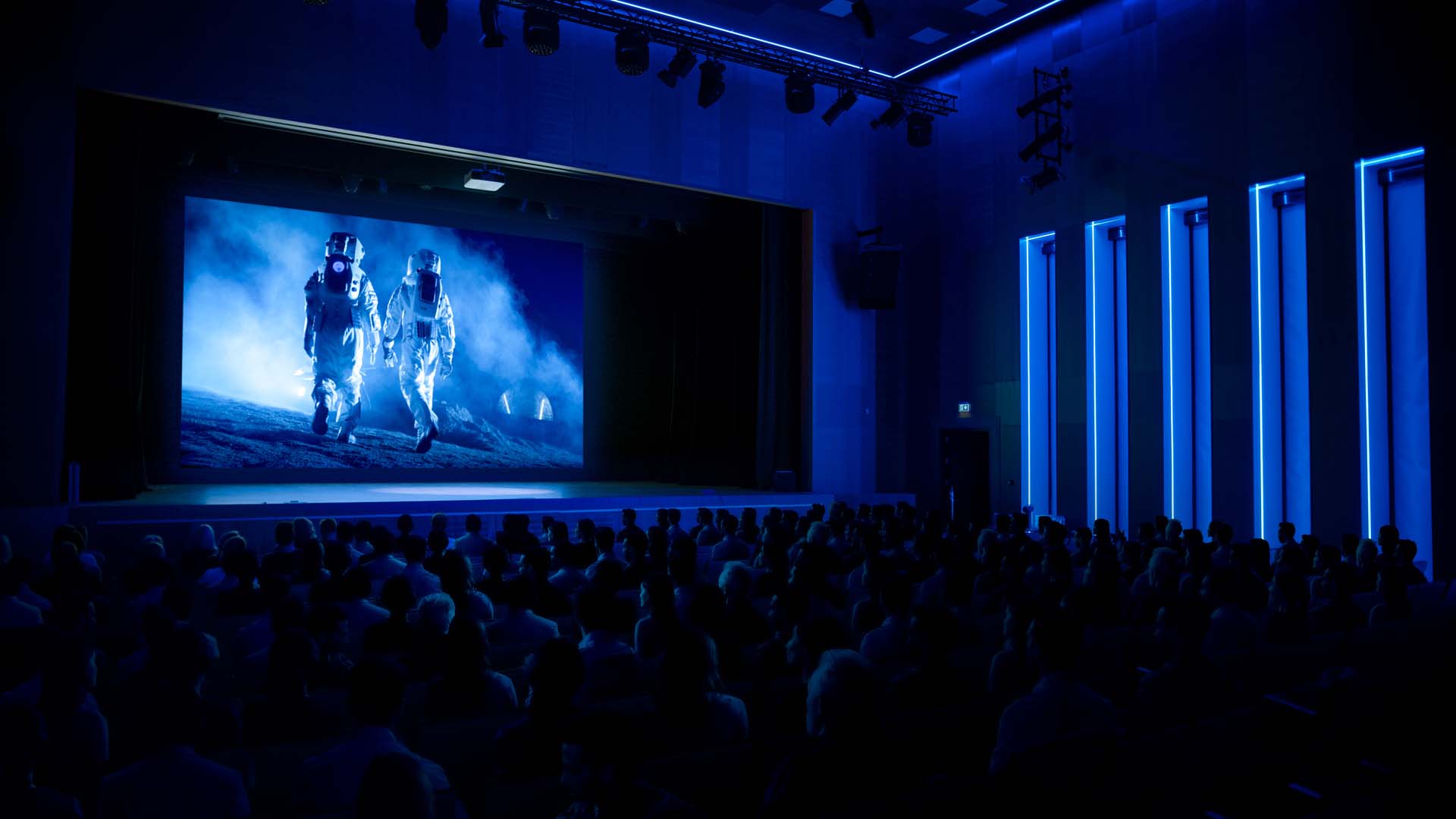 filmvorfuehrung-kinosaal-publikum.jpg