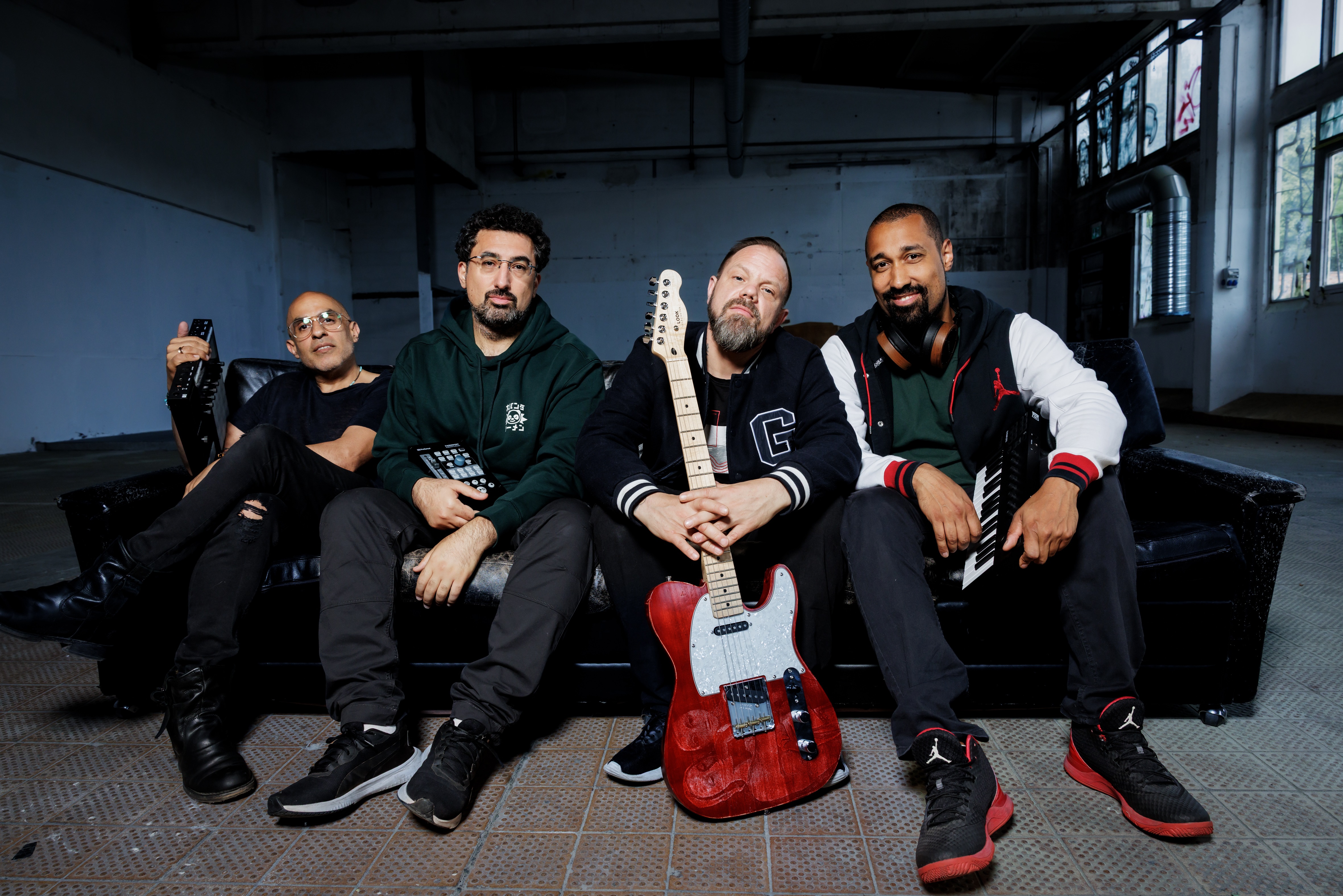 Du Mastering, Band, bestehend aus 4 Mitgliedern