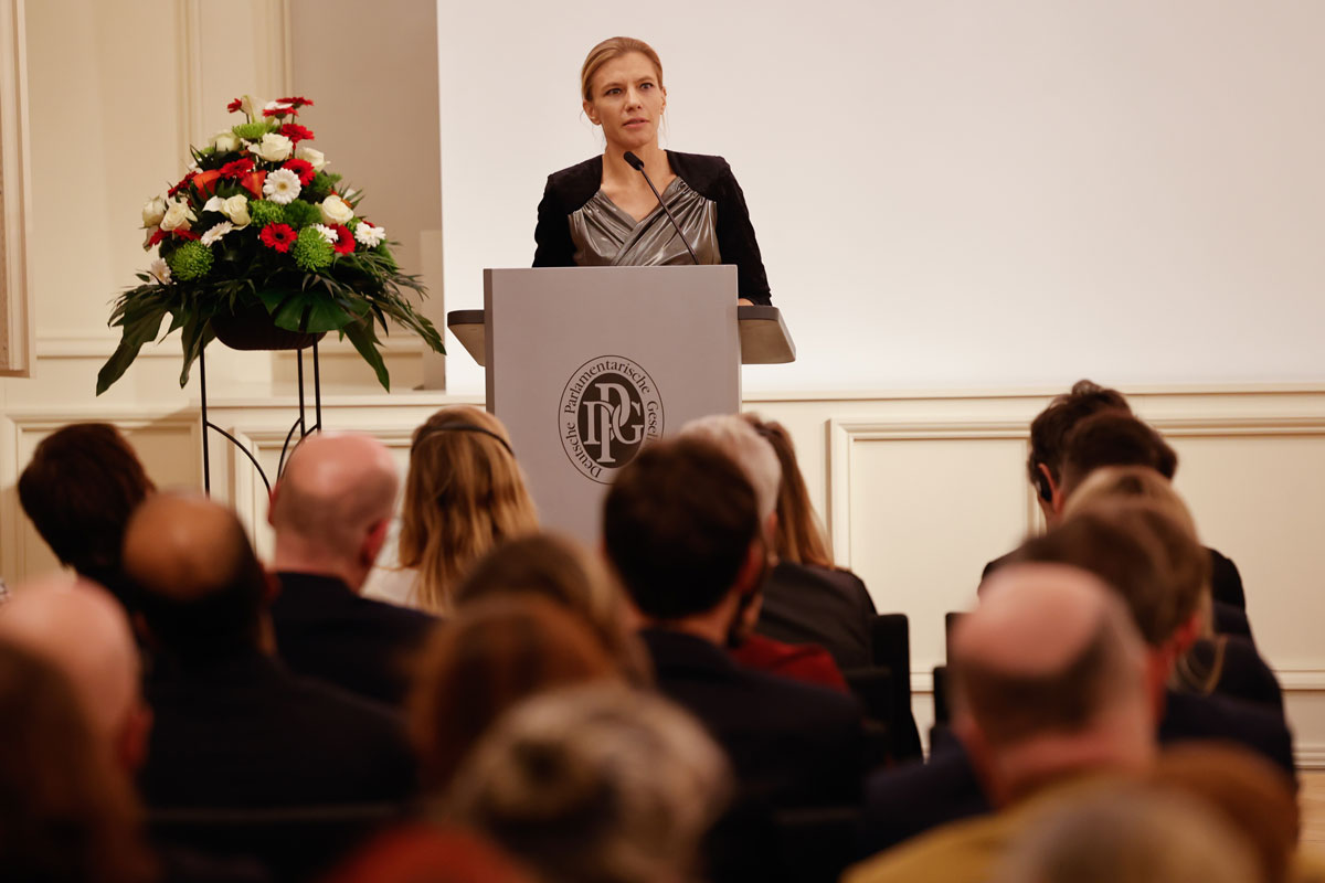 Lisz Hirn hält Vortrag