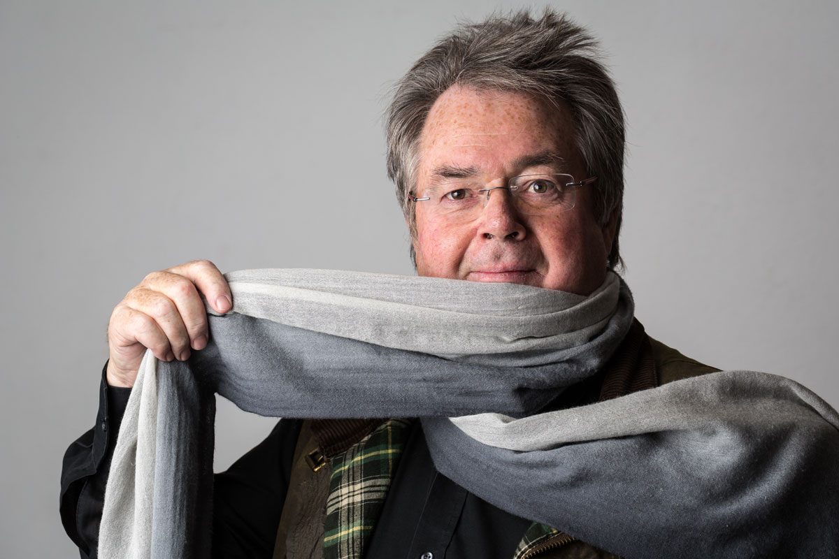 Portrait eines Mannes mit Schal