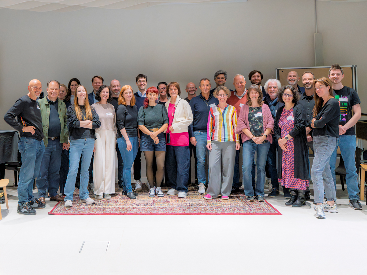 Menschen bei einem Vortrag