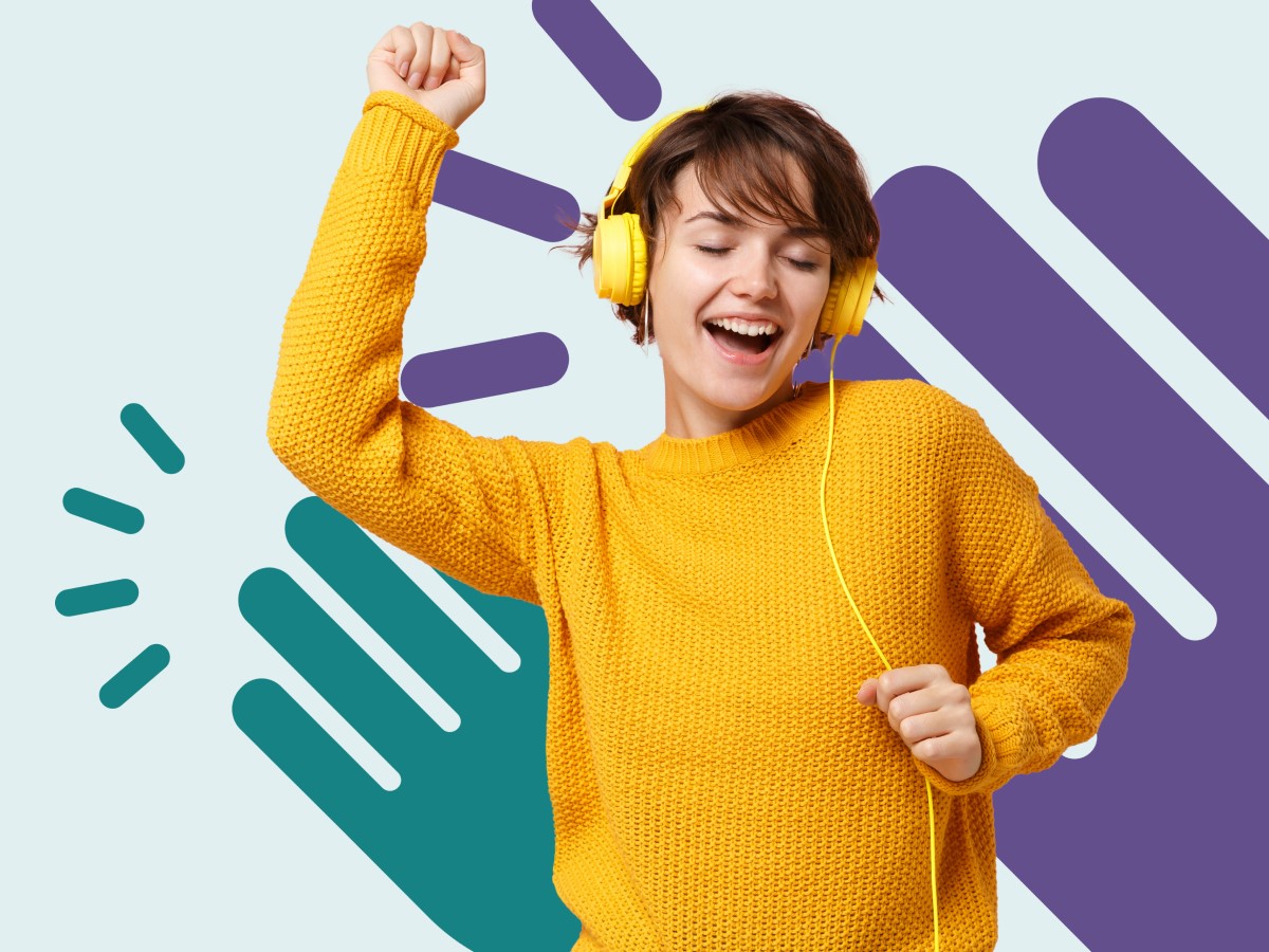 Dancing woman with headphonesFrau mit Kopfhörern tanzt