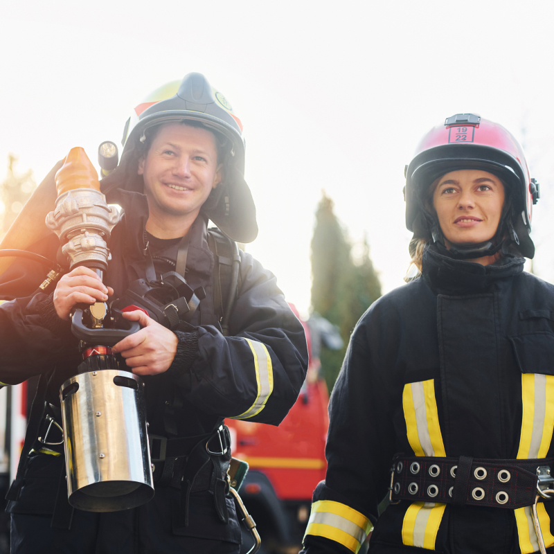 Feuerwehr Mann und Feuerwehr Frau